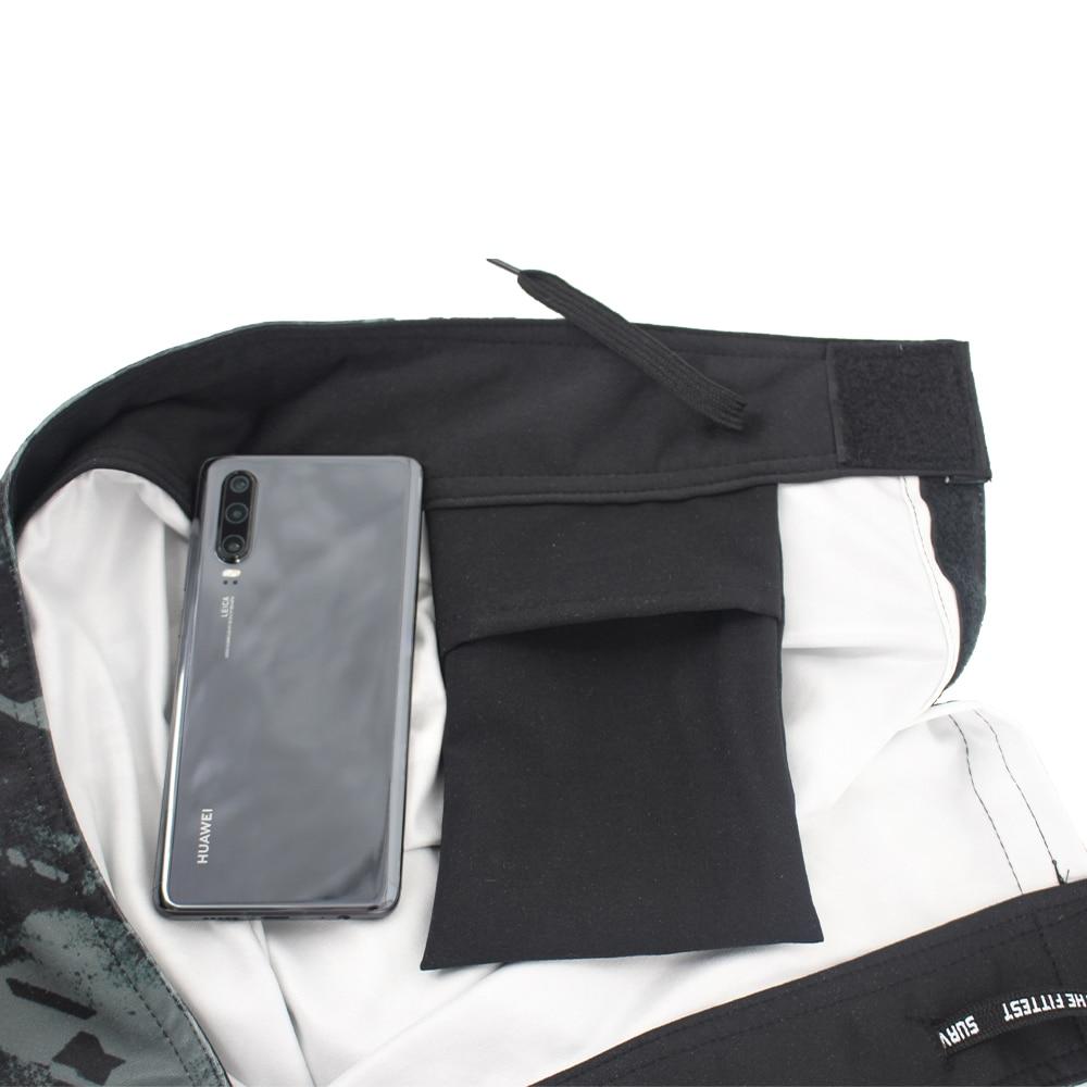 a black and white photo of a suit case